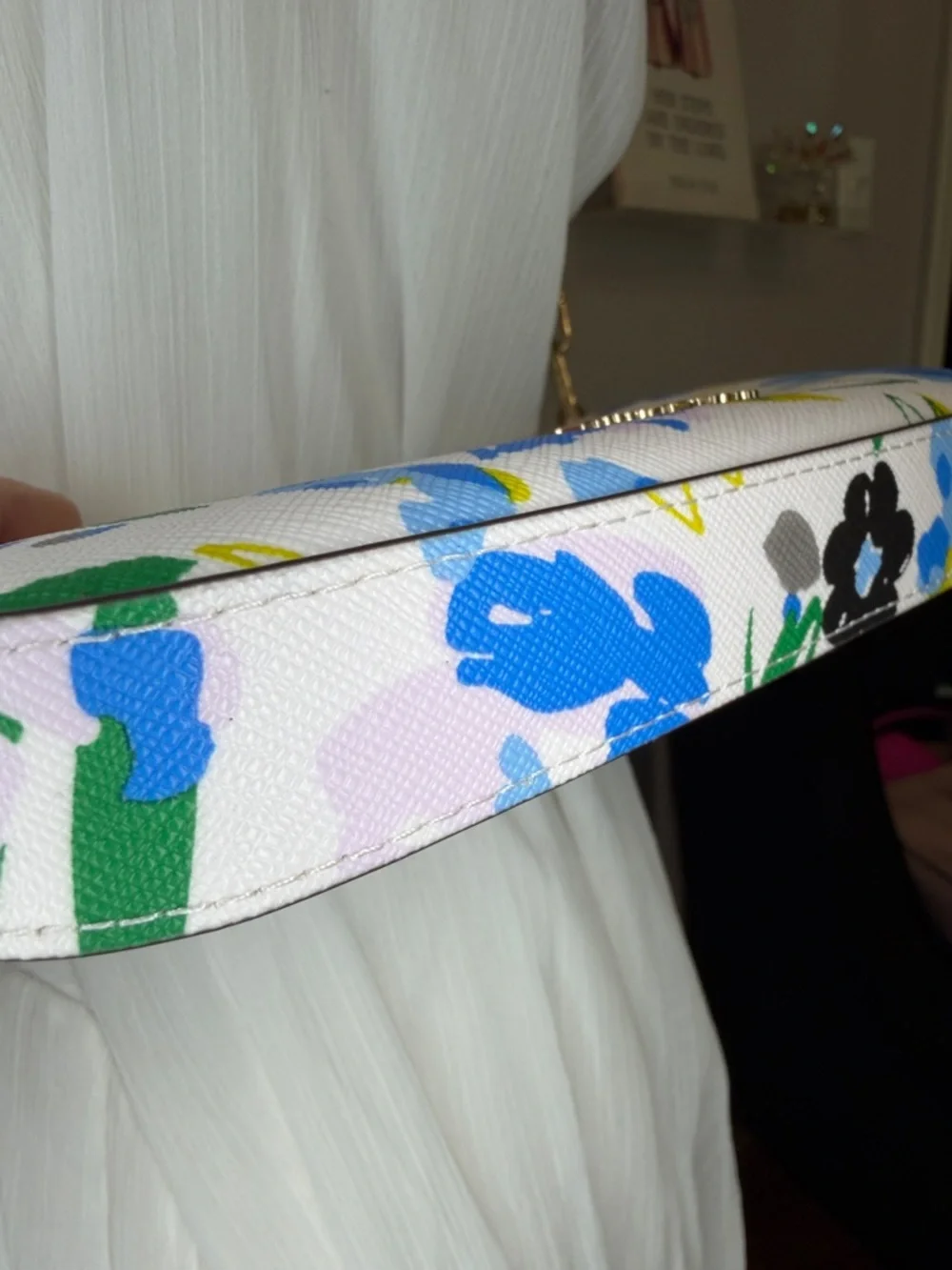 Kate spade nwt small crossbody bag. size 8 x 4 1/2 appx. very chic.! - Picture 5 of 8